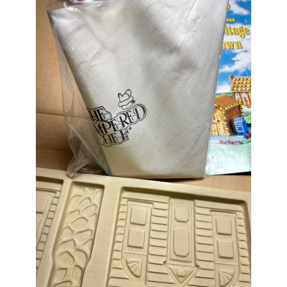Pampered Chef Family Heritage Stoneware Gingerbread House Kit 1800 Made in USA